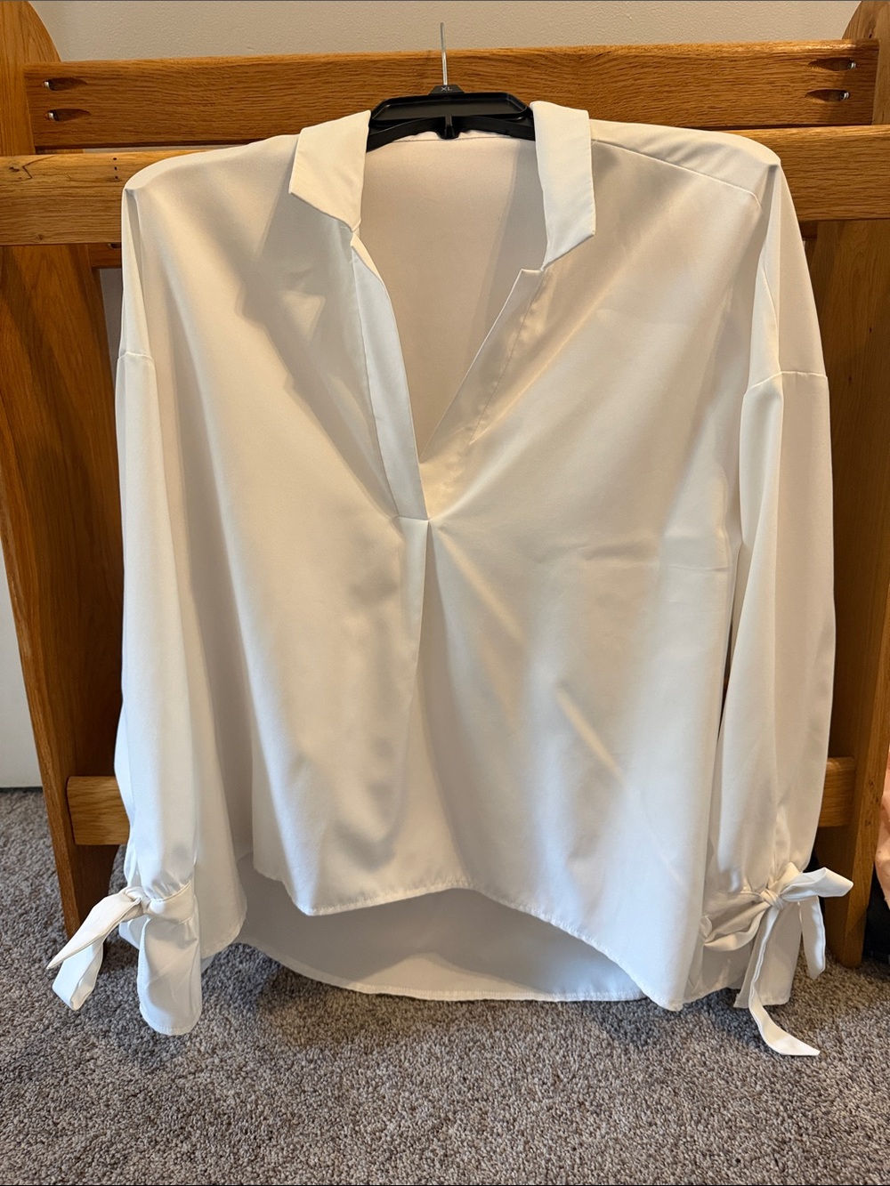 Women’s White V-Neck Tie-Cuff Blouse